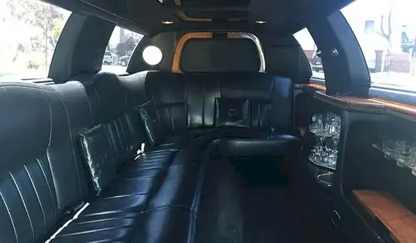 Lincoln Town Car Stretch Limousine, 8 Passengers
